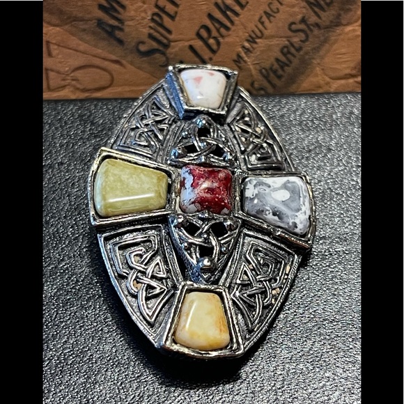 Celtic / Scottish Style Stone Brooch 🌺 Tau Miracle brooch - Picture 16 of 16